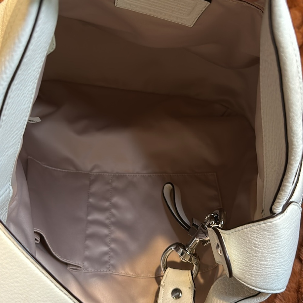 NWOT Coach “ Park Avery” studded Hobo Bag
White pebbled Leather - Picture 9 of 16